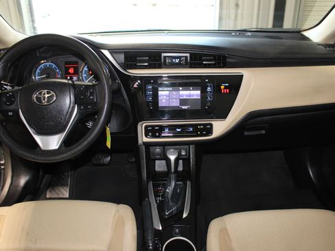 Used 2019 Toyota Corolla LE FWD image 12