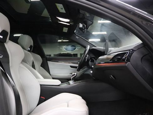 Used 2022 BMW M5 w/ Executive Package image 23