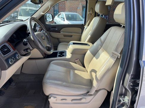 Used 2014 Chevrolet Suburban LT image 12