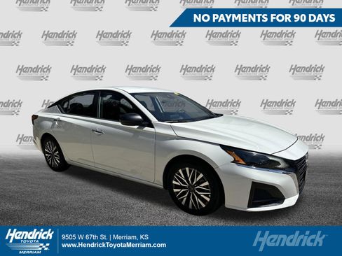 Used 2025 Nissan Altima 2.5 SV FWD image 1
