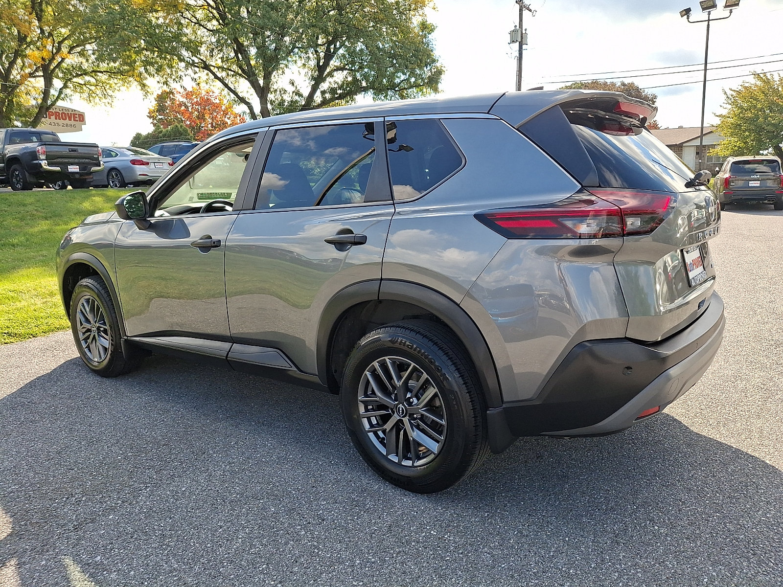Used 2023 Nissan Rogue S AWD/4WD image 4