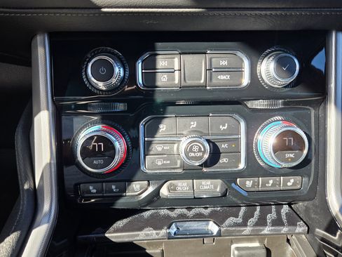 Used 2023 GMC Yukon Denali image 31