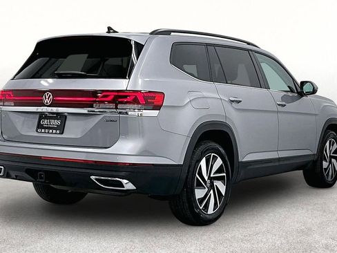 Used 2025 Volkswagen Atlas SE AWD/4WD image 2