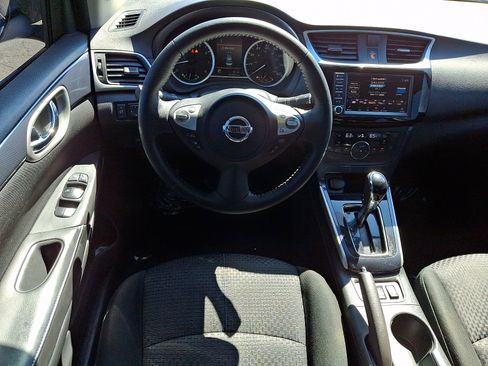 Used 2019 Nissan Sentra SR image 11