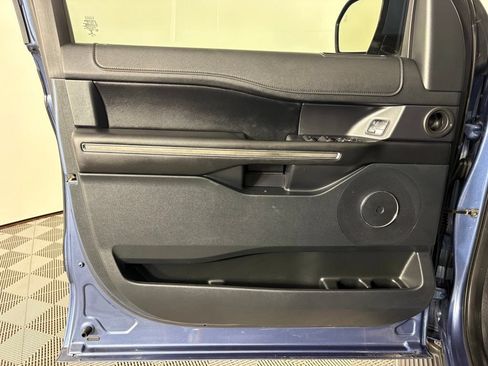 Used 2018 Ford Expedition XLT w/ Equipment Group 202A RWD image 16