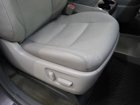 Used 2017 Toyota Sienna XLE Premium w/ Outdoor Package image 29