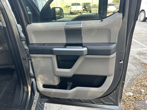 Used 2016 Ford F150 XLT w/ Equipment Group 302A Luxury image 11