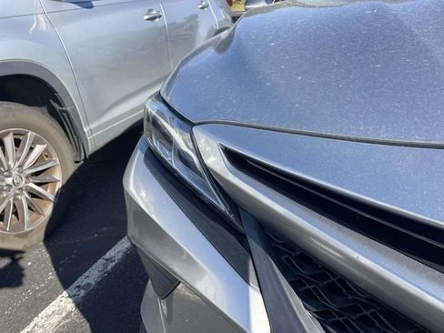 Used 2018 Toyota Camry SE image 4