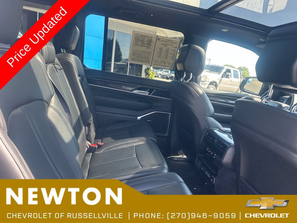 Used 2023 Jeep Wagoneer 4WD w/ Premium Group I image 28
