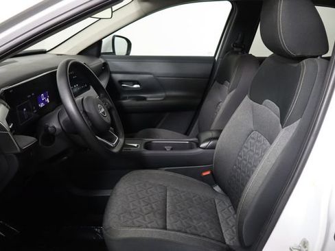 Used 2025 Nissan Kicks SV FWD image 14