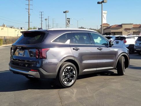 New 2026 Kia Sorento S w/ S Panoramic Sunroof Package image 5