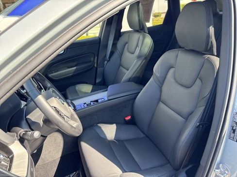 Used 2025 Volvo XC60 B5 Plus AWD/4WD image 18
