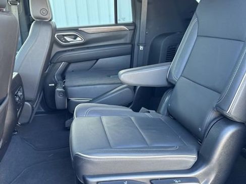 Used 2024 Chevrolet Suburban Premier image 40