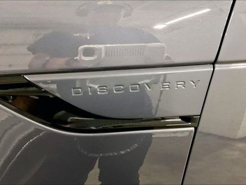 Used 2024 Land Rover Discovery Dynamic SE AWD/4WD image 10