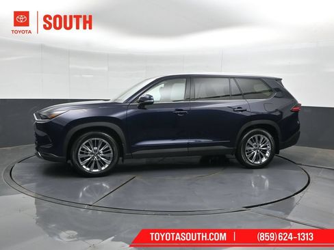 Used 2025 Toyota Grand Highlander AWD image 7