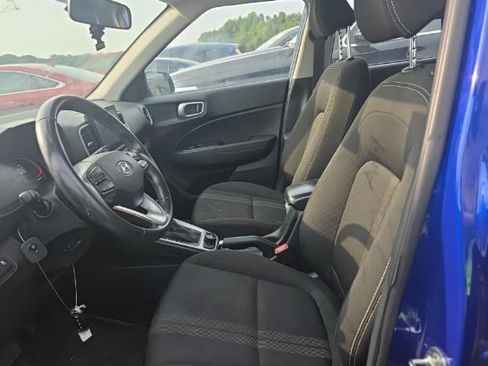 Used 2024 Hyundai Venue SEL FWD image 11