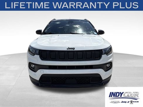 Used 2022 Jeep Compass Latitude w/ Sun and Sound Group AWD/4WD image 2