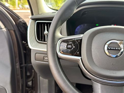 Certified 2025 Volvo XC60 B5 Plus image 28