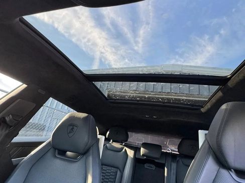 Used 2019 Lamborghini Urus AWD/4WD image 23