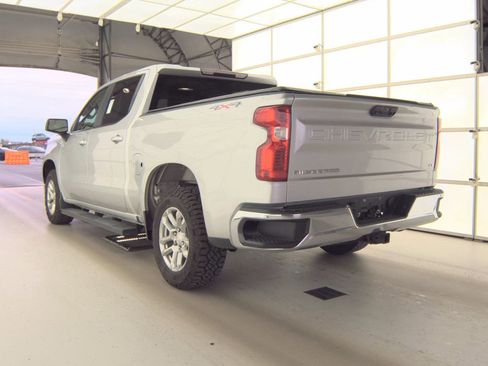 Used 2022 Chevrolet Silverado 1500 LT AWD/4WD image 7