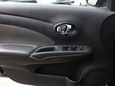 Used 2014 Nissan Versa SV image 37