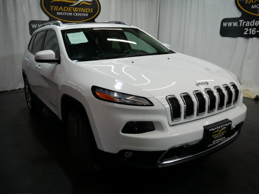 Used 2019 Jeep Cherokee Latitude Plus w/ Comfort/Convenience Group AWD/4WD image 36