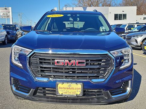 Used 2022 GMC Terrain SLE w/ Driver Convenience Package image 2