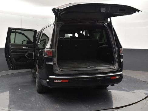 Used 2024 Jeep Wagoneer L Series III w/ Flexible Seating Group AWD/4WD image 7