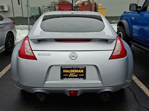 Used 2009 Nissan 370Z Touring w/ Sport Pkg image 4