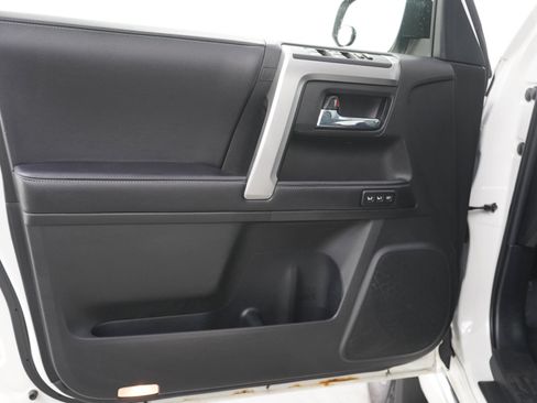Used 2018 Toyota 4Runner Limited AWD/4WD image 18