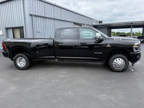 New 2026 RAM 3500 Laramie AWD/4WD image 4