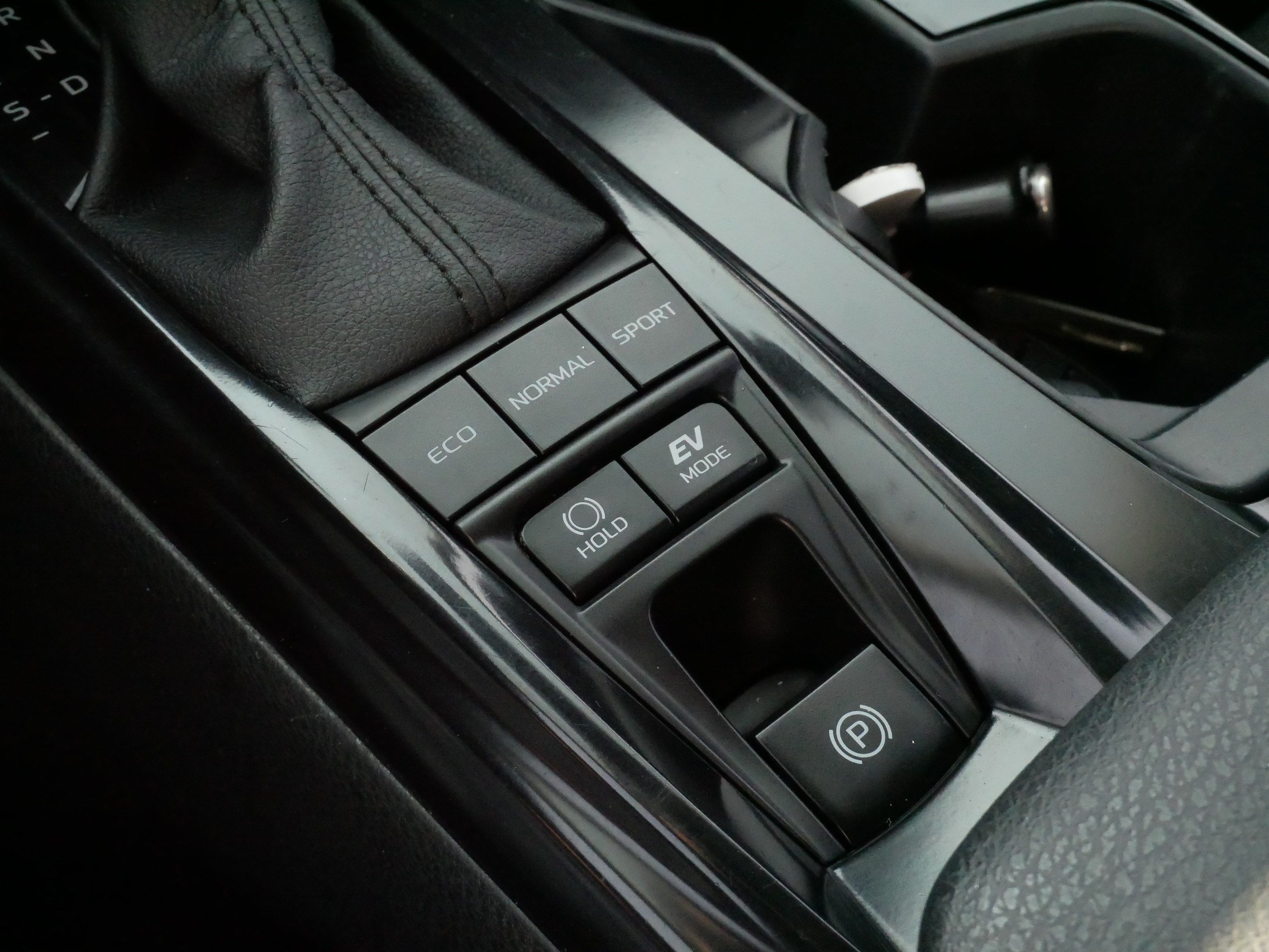 Certified 2025 Toyota Camry LE FWD image 25