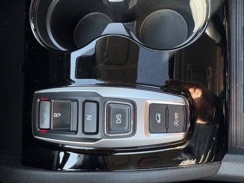 Used 2016 Honda Pilot Touring image 17