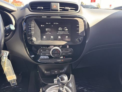Used 2017 Kia Soul + image 24