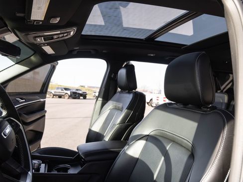 Used 2025 Jeep Grand Cherokee L Limited w/ Luxury Tech Group II image 15