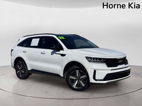 Certified 2022 Kia Sorento S w/ Panoramic Sunroof Package FWD image 2