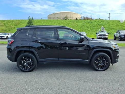 Used 2026 Jeep Compass Latitude AWD/4WD image 5