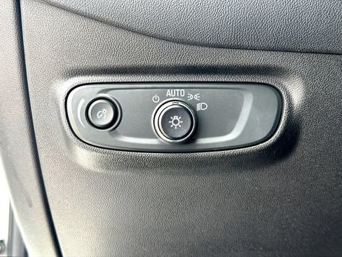 Used 2023 Chevrolet Equinox LT FWD image 19