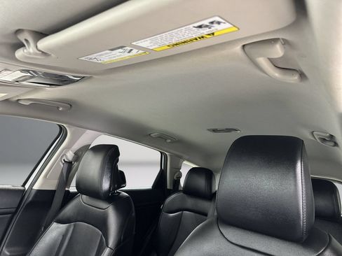 Used 2025 Kia Sportage EX FWD image 17