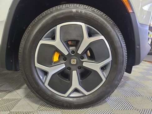 Used 2024 Rivian R1S Adventure AWD/4WD image 11