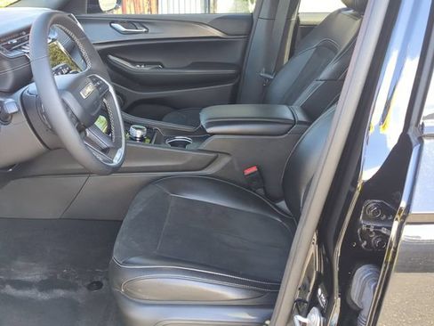 Used 2024 Jeep Grand Cherokee Altitude AWD/4WD image 15