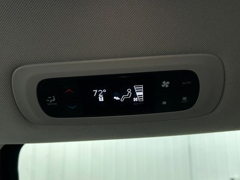 Used 2022 Chrysler Pacifica Touring-L FWD image 29
