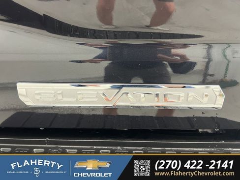 Used 2025 GMC Sierra 1500 Elevation image 18