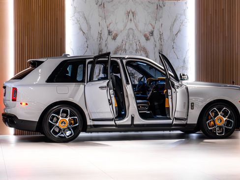 Used 2022 Rolls-Royce Cullinan Black Badge w/ Dark Exterior Package AWD/4WD image 4