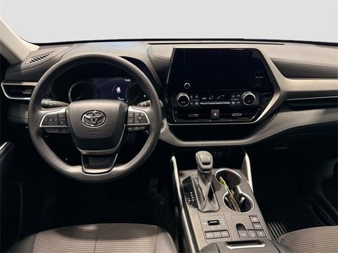 Certified 2023 Toyota Highlander L image 19