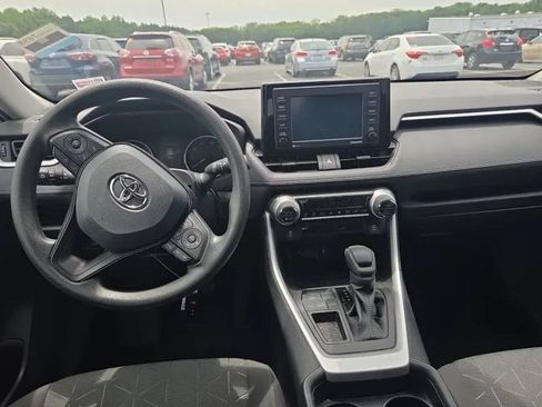 Used 2021 Toyota RAV4 XLE w/ Convenience Package FWD image 5