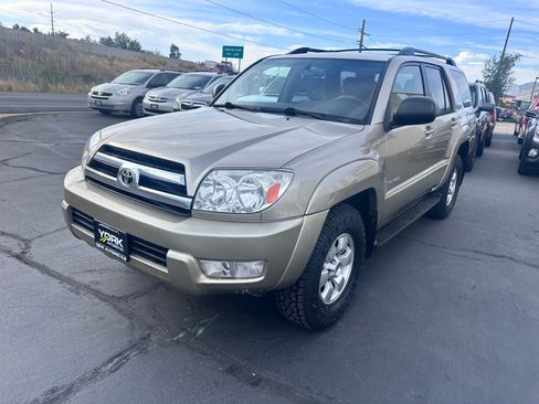 Used 2005 Toyota 4Runner SR5 AWD/4WD image 2
