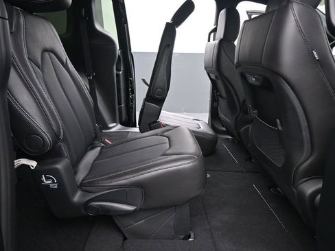 New 2026 Chrysler Pacifica Select w/ S Appearance Package AWD/4WD image 15