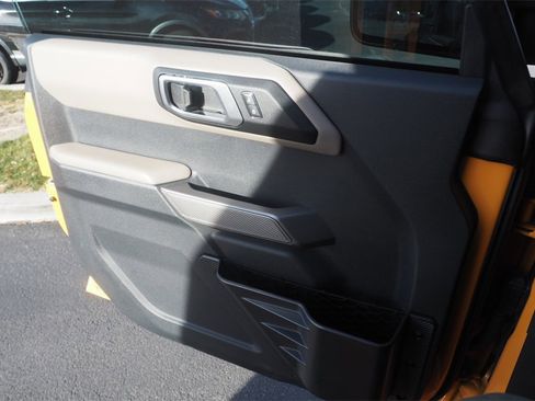 Used 2022 Ford Bronco Wildtrak image 12