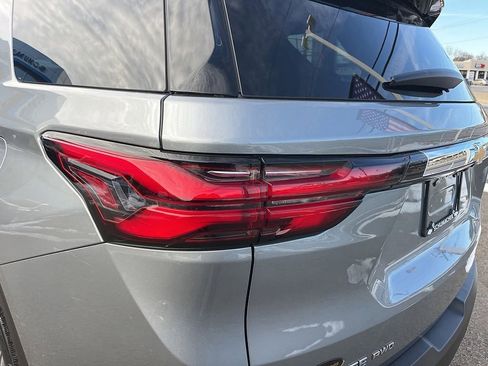 Used 2023 Chevrolet Traverse LT image 16